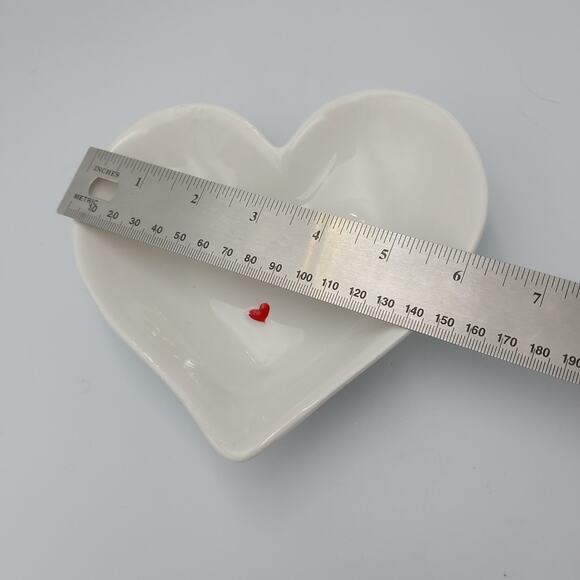 Heart‎ Shaped Dish by Hallmark Candy Dish Red Hearts Ceramic Stoneware 6” White - Picture 3 of 3